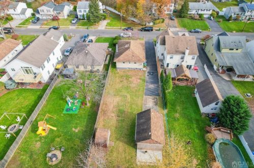 131 Bernard Ave, Edison NJ 08837-3036 exterior