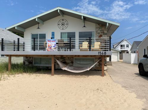 1548 Beach St, Meskegon MI  49441-1006 exterior