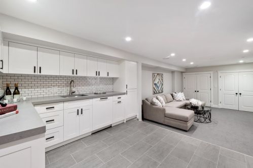 61 Elm St, Chicago IL 60610-2434 exterior