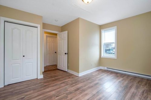 88 Church St, Enfield CT 06082-3332 exterior