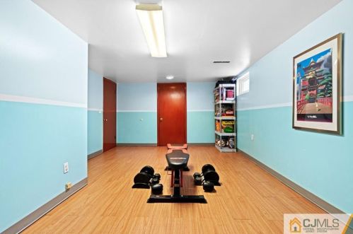 265 James Pl, Iselin NJ 08830-1226 exterior