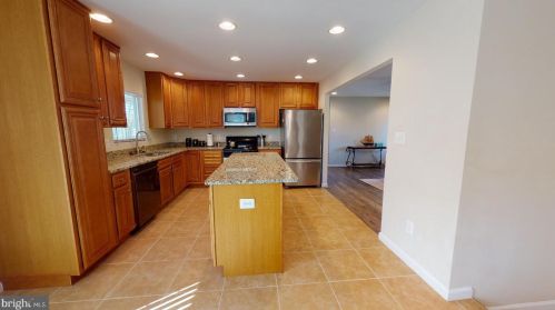 7500 Fordson Rd, Alexandria VA 22306-2222 exterior