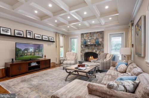 6421 Divine St, Mc Lean VA 22101-4702 exterior