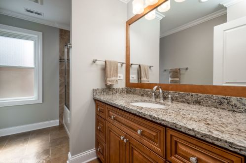 6908 Tonty Ave, Chicago IL 60646-1337 exterior