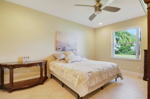 4904 Palmetto Dr, Fort Pierce FL 34982-3222 exterior