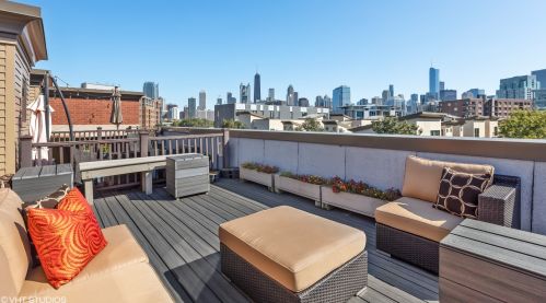 638 Oak St, Chicago IL  60610-7298 exterior