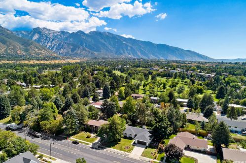 2474 Crk Rd, Sandy UT 84093-6442 exterior