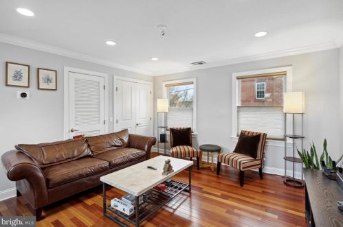 900 18th St, Philadelphia PA  19130-1503 exterior