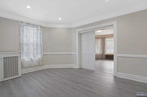 35 Hilliard Ave, Edgewater NJ 07020-1256 exterior