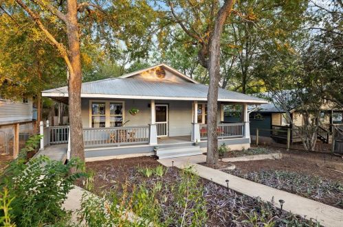 1121 Delano St, Austin TX 78721 exterior