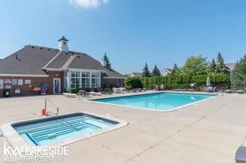 45802 Warwick Dr, Macomb Township MI  48044-4066 exterior