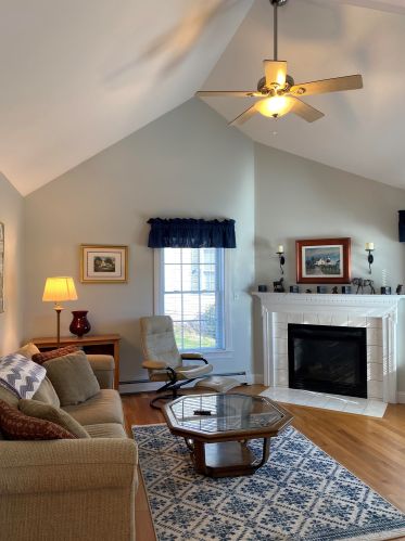 24 Morrison Ln, Dover NH 03820-3654 exterior