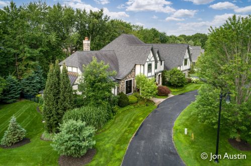 5742 Manchester Hl Dr, Grand Rapids MI 49546-9035 exterior