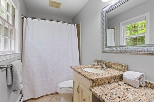 100 Haviland Rd, Ridgefield CT  06877-2821 exterior