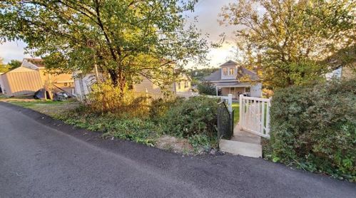 5323 Halchess St, Pittsburgh PA 15207-2309 exterior