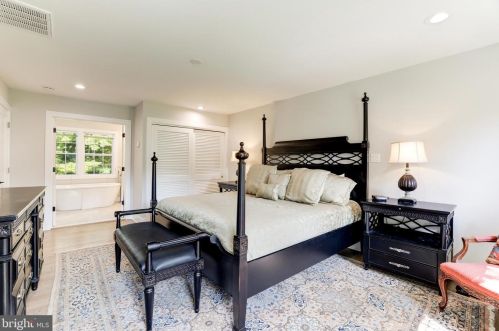 1326 Kirby Rd, Mc Lean VA  22101-2409 exterior