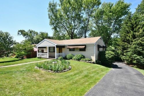 318 Mckinney Dr, Moon Twp, PA 15108-2753