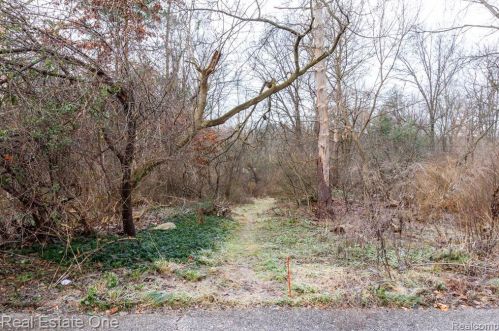 1439 Lantern Ln, Rochester MI 48306-4240 exterior