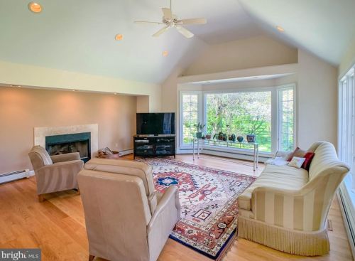 1936 Paper Mill Rd, Huntingdon Valley PA 19006-5814 exterior