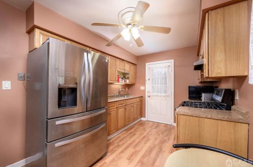 65 Schuyler Dr, Edison, NJ 08817-3552