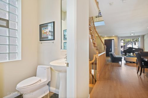 2647 Marshfield Ave, Chicago IL 60614-1001 exterior