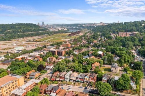 210 Elizabeth St, Pittsburgh PA 15207-1819 exterior