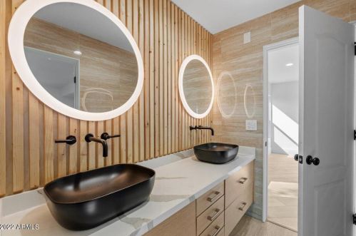 1825 Cinnabar Ave, Phoenix AZ  85020-1916 exterior