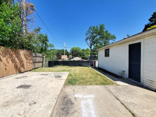 3746 61, Milwaukee WI 53216-2150 exterior