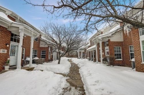 9 Dewalt Ct, Elmhurst IL 60126-5619 exterior