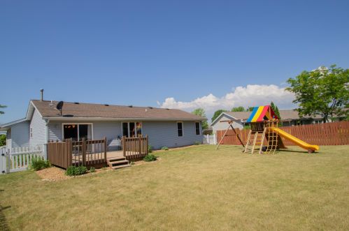 924 Crestview Dr, Watertown WI 53094-6005 exterior