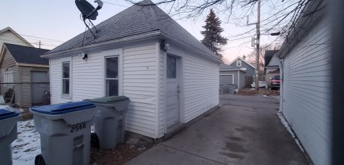 2568 29 St, Milwaukee WI 53215-2906 exterior