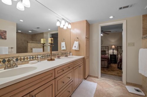 13592 Royal Glen Dr, Saint Louis MO 63131-1029 exterior