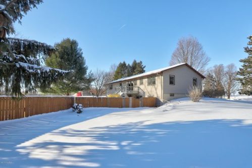 27573 6th Ave, Gobles, MI 49055-9257