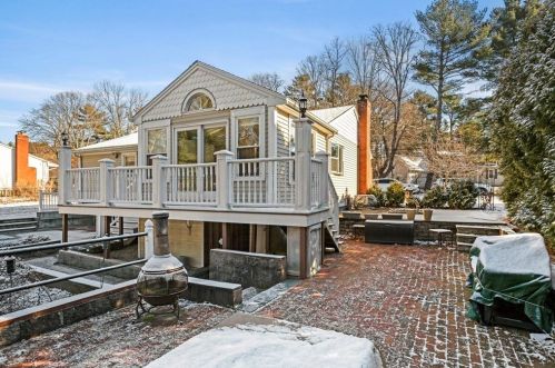 1069 Burt St, Taunton MA 02780-5166 exterior