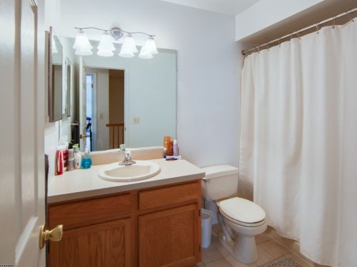 124 Leigh St, Clinton NJ 08809-1348 exterior