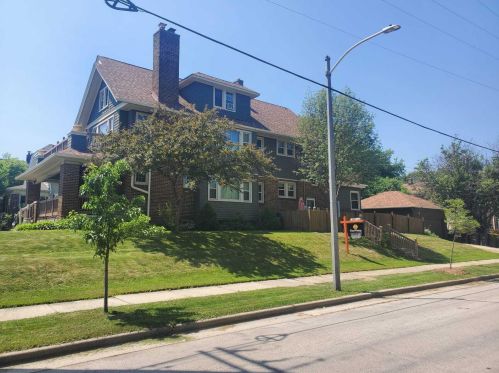 2183 72nd St, Milwaukee, WI 53213-1805