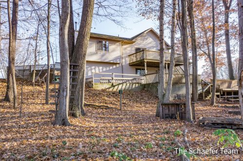 2832 Leaf Ct, Cedar Springs, MI 49319-8144