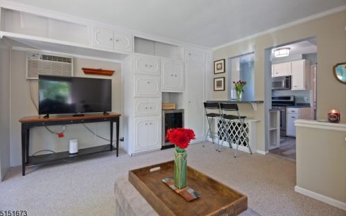 44 Roosevelt Blvd, Florham Park NJ  07932-2420 exterior