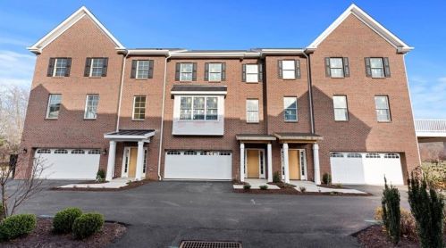 106 Chapel Harbor Dr, Pittsburgh, PA 15238-3154