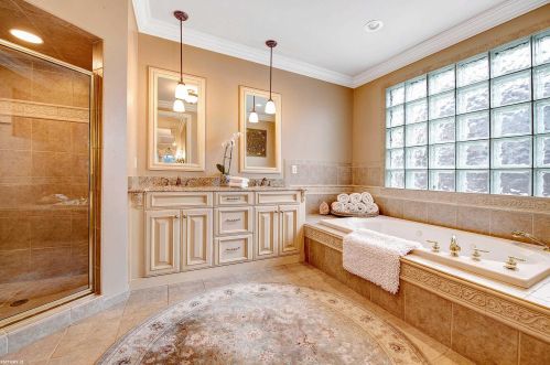 1140 Autumnview Dr, Rochester MI 48307-6060 exterior