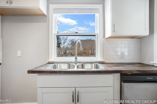 3013 Roosevelt Rd, Meskegon MI 49441-3905 exterior