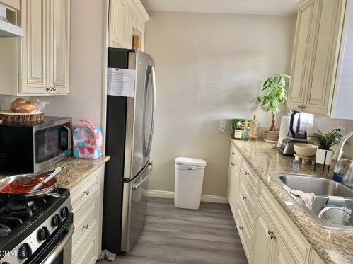 154 Hughes Dr, Oxnard CA  93033-5328 exterior