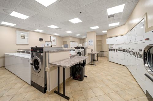 3660 Lake Shore Dr, Chicago IL  60613-5300 exterior