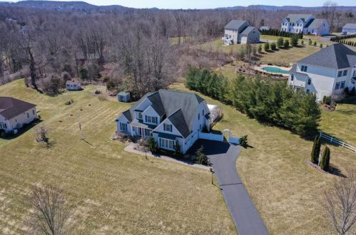 5 Pierpont Ct, North Haven, CT 06473-3471