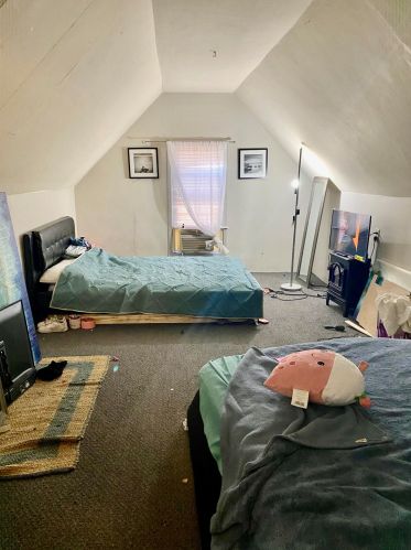 938 Pearson St, Milwaukee WI 53202-1522 exterior