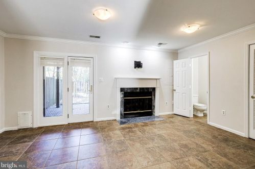 6026 Lands End Ln, Alexandria VA 22315-2669 exterior