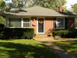 893 Fairfield Ave, Elmhurst, IL 60126-4945