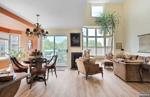 315 Livingston Ct, Edgewater NJ 07020-1639 exterior