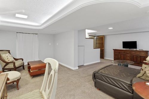 833 Macarthur Dr, Pittsburgh PA 15228-1704 exterior