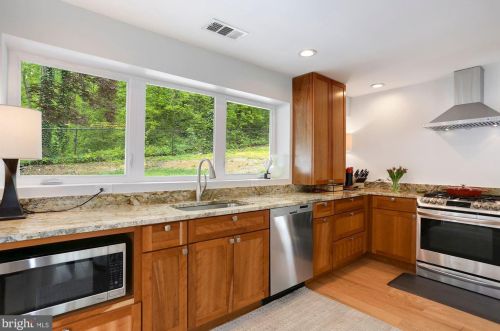 1228 Morningside Ln, Alexandria VA 22308-1042 exterior